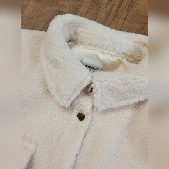 Only 'Deena' shacket - Picture 4 of 15